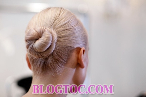 Những kiểu tóc đẹp với phụ kiện đi kèm của cô dâu được các chuyên gia đánh giá sẽ phát triển mạnh trong thời gian sắp tới 4