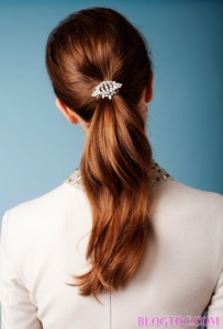 Kiểu tóc cô dâu đẹp với tóc buộc đuôi ngựa đẹp nhẹ nhành mà tinh tế 6