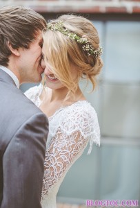 Những kiểu tóc cô dâu cài hoa đẹp mà bạn gái nên chọn trong đám cưới của mình 3