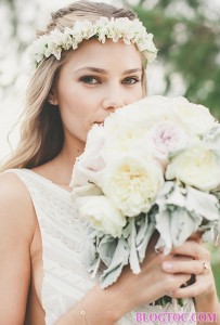 Những kiểu tóc cô dâu cài hoa đẹp mà bạn gái nên chọn trong đám cưới của mình 4