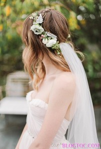 Những kiểu tóc cô dâu cài hoa đẹp mà bạn gái nên chọn trong đám cưới của mình 5