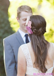 Kiểu tóc cô dâu buộc nữa đầu đẹp lãng mạn bạn gái nên chọn trong đám cưới của mình 12