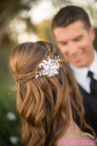 Kiểu tóc cô dâu buộc nữa đầu đẹp lãng mạn bạn gái nên chọn trong đám cưới của mình 13