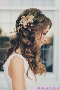 Kiểu tóc cô dâu buộc nữa đầu đẹp lãng mạn bạn gái nên chọn trong đám cưới của mình 16