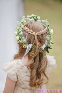 Kiểu tóc cô dâu đẹp với mái tóc xoăn quyến rũ luôn ấn tượng trong mọi thời đại 4