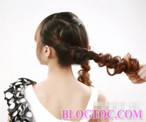 Hướng dẫn cách tết tóc búi hoa đào cho ngày tết 5