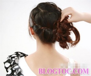 Hướng dẫn cách tết tóc búi hoa đào cho ngày tết 6