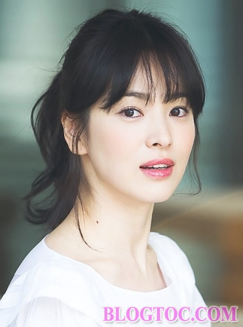 Kiểu tóc mái thưa đẹp của Song Hye Kyo giúp nàng luôn xinh đẹp trẻ trung bạn gái nên học hỏi 2